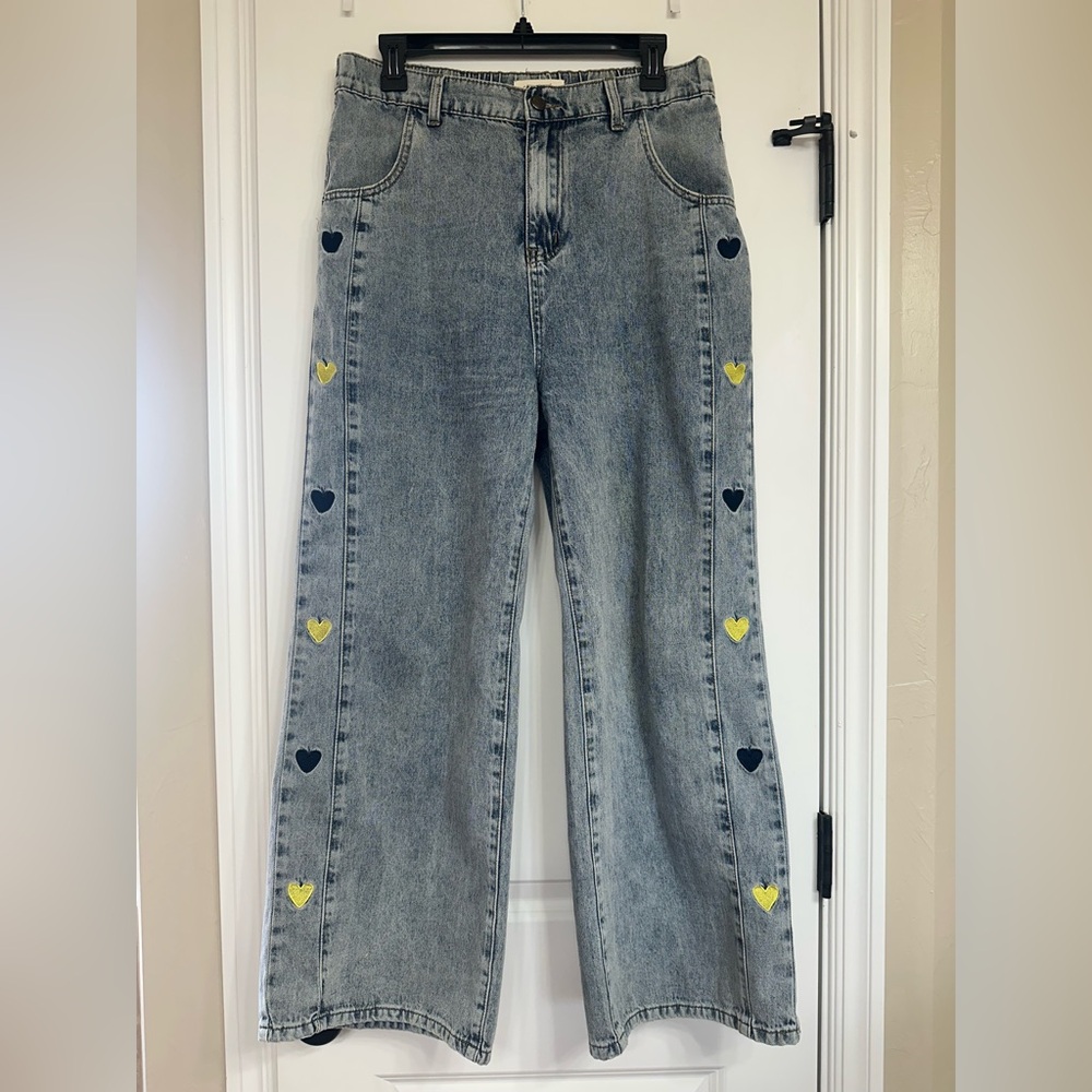 Women’s Lightweight Denim Jeans with Heart Side Embroidery / Large